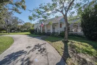 The White House - Historic 2br Downtown Melbourne