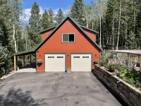 Peaceful Rustic Mountain Entertainment Studio
