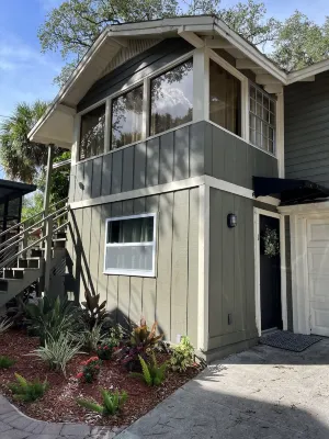 Cozy 1 bedroom guesthouse apartment near downtown & riverwalk