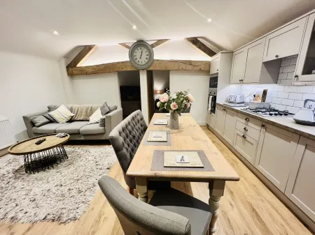 THE HAYLOFT CHESHIRE- A Brand new stunning barn conversion.