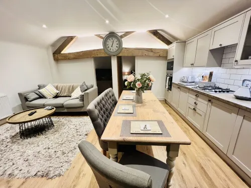 THE HAYLOFT CHESHIRE- A Brand new stunning barn conversion.