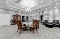 Safari themed 8 bedrooms 3 bath home with 3 - 4 dining areas & grand kitchen Hotels in Killeen