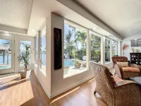 Waterfront Oasis - King Beds • 10min Walk to Beach - Jacuzzi