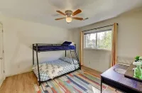 Dunes Homestead - Near Dunes + Lake + Dog Friendly Отели в г. Портер
