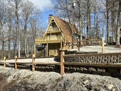 Lake house w/seasonal pool and boat storage.