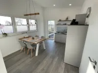 Windward modern new-build apartment near the beach *Wallbox*