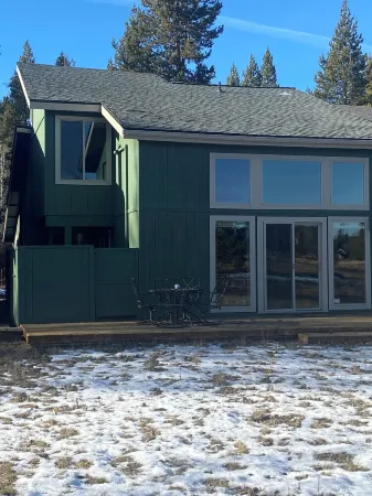 River/Ski Home on Deschutes River, 2 Bedroom-Sleeps 5, 26 Miles to Mt. Bachelor.