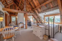 Awesome Views! 3 minute drive to the Sunday River liftsSleeps 8 Sunday River Covered Bridge 주변 호텔