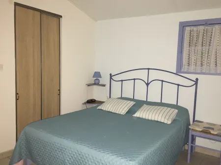 3 stars COTTAGE HOUSE IN STONE VALLEY MIDDLE PT ARC in Lagorce