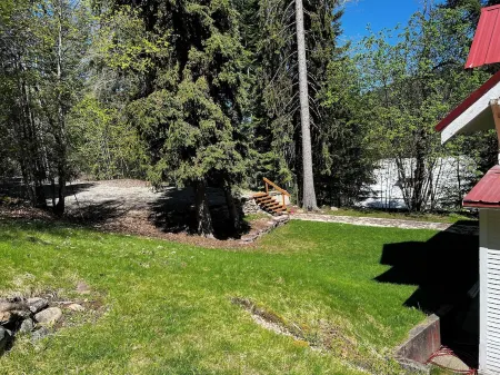 Cozy lodging with ample parking