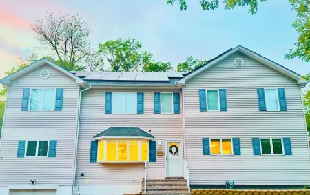 Spacious 6-bedroom house in Edison near TopGolf & Supercharge with AC, WiFi