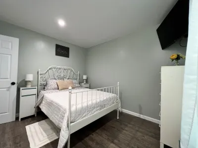 Cozy Guesthouse w/ free parking, 15 minutes to D.C., Pet Friendly