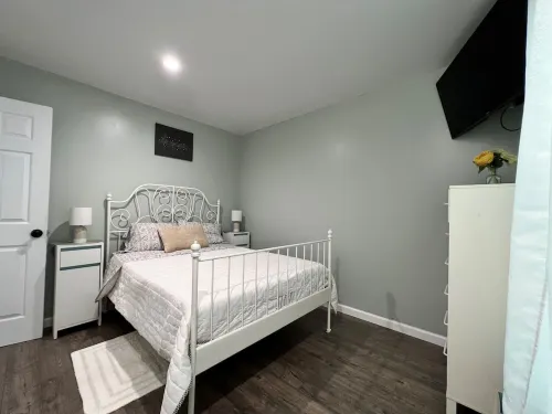 Cozy Guesthouse w/ free parking, 15 minutes to D.C., Pet Friendly