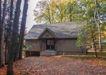 NEW! Cozy 3-bedroom 2-bath, 175 ft on Betsie River, 1 mile to Crystal Mountain