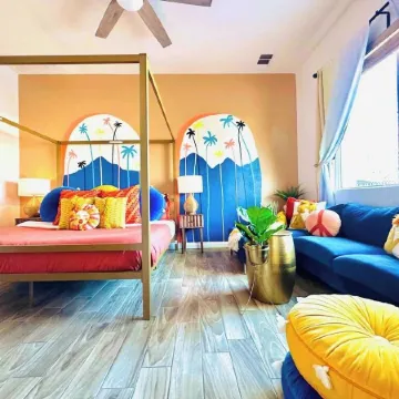 The California Dreamhouse, by Desert Vibes. Saltwater Pool + Hot Tub!