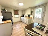 Little Blue Cottage - Charming 1-bedroom cottage in Kirksville