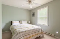 Winter Wonderland Chalet WArcades, Pool Table, Fire Pit, Lake, Pools & Ski Lifts Hotels in Lackawaxen Township