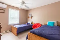 Winter Wonderland Chalet WArcades, Pool Table, Fire Pit, Lake, Pools & Ski Lifts Hotels in Lackawaxen Township