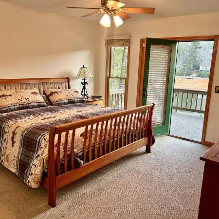 Lake Front Cabin for the PERFECT Holiday Getaway ! Pet Friendly!