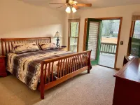 Lake Front Cabin for the PERFECT Holiday Getaway ! Pet Friendly! - balcony