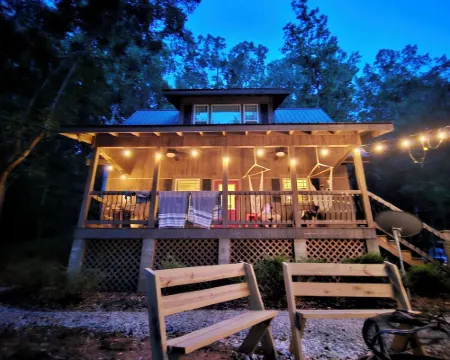 Bunk/Game Room, Near Lake, Pet Friendly, Firepit, FUN! Hotels in Stephens County