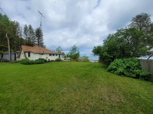 Cozy Lake Huron Cottage, with Internet, Summer Months Beach Access.
