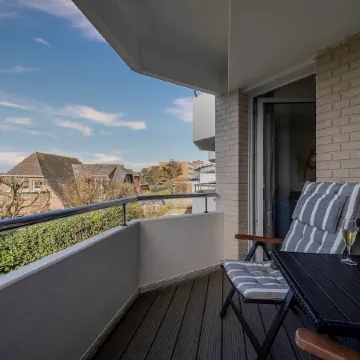 Very close to the beach, central, very well-kept and inviting, WLAN, parking space