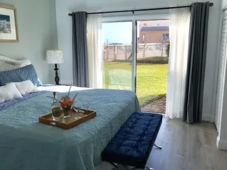 Very large 1BD, 1BA Ocean Front Complex, Ground Floor, Wifi, Hdtv, Large pool