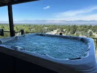 LUXURY HOME WITH AMAZING CITY/LAKE VIEWS, 3 LRG DECKS, & MINUTES TO SKI AREAS