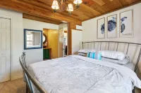 Remodeled Lake Texoma Beach Themed House Walking Distance to Neighborhood Beach Hotels in Sherman-Denison