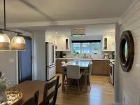 Beach house, inground pool, hot tub, Large backyard,1.5 Miles from Misquamicut