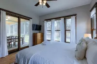 Creek-side retreat in the woods, perfect for families seeking quality time