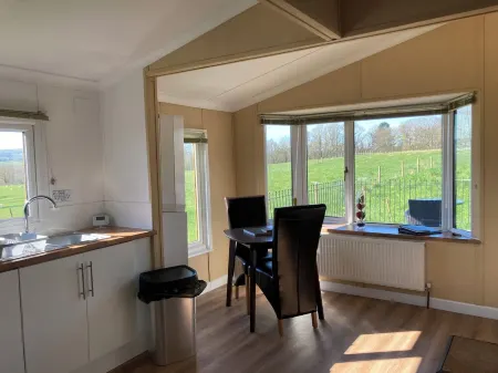 Quakerfield Lodge, with Private Hot Tub Fabulous Views Отели в г. Клайтеро