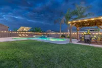 12-Bed home w/ Pool&Hot tub near Sequoia National Park Hotels in Tulare