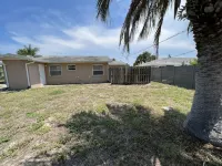 Relaxing Ormond Beach House and Indoor Fireplace 5 minutes to the beach!