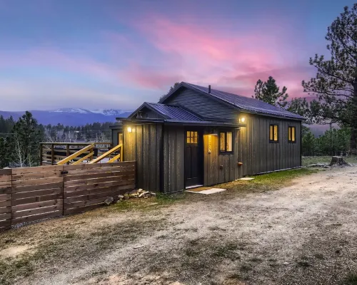 Stylish 2-bedroom Cabin with Breathtaking Mountain Views + Hot Tub Hotels in Bailey