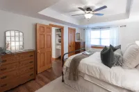 Stunning Views w/Firepit, 2/1 Cottage, Creek, Starlink, Ada + Pet Friendly