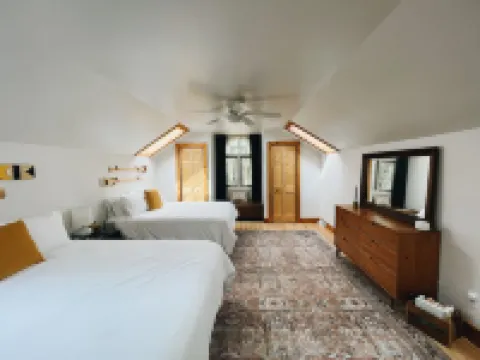 Cabin in the woods with hot tub and lake views. Pets welcome! Close to Nordic.