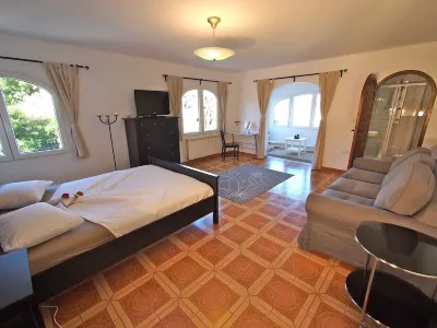 Charming Detached Holiday Home with Private Pool–Close to Beach and Fully Fenced Hotels near Puerto DENIA