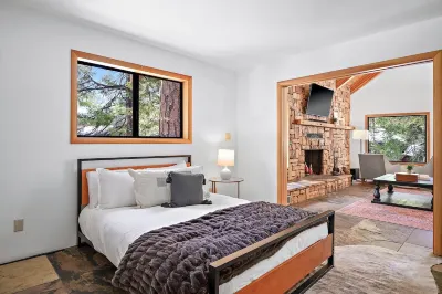 Strawberry Creek Retreat: Refined A-Frame Cabin W/AC Hotels near Mount San Jacinto State Park