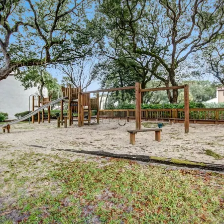 ONE BLOCK from the beach! Weekly and monthly discounts offered.