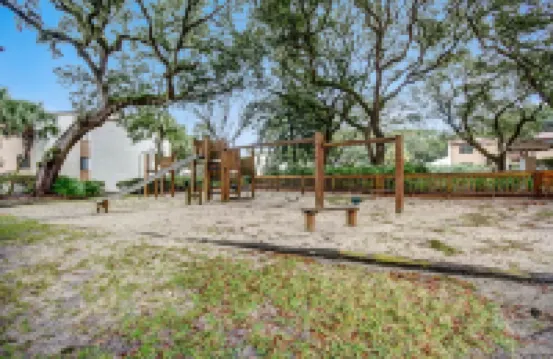 ONE BLOCK from the beach! Weekly and monthly discounts offered.