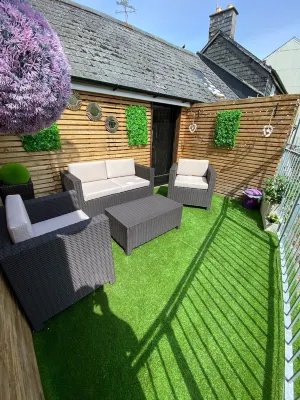 Beautiful cottage in the heart of Rhayader with riverside views ( pet friendly) Hotels in Rhayader