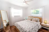 Blue Oasis 3BR w/ Heated Saltwater Pool Hotels near Bardmoor Promenade