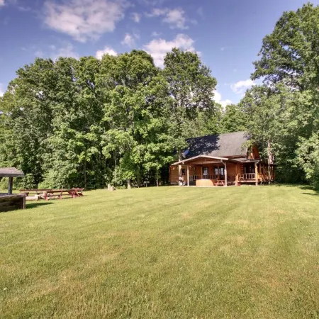 Authentic Log Cabin! - Mountain Views-Campfires FREE wood - Hot Tub - Near Lake