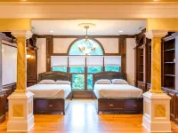 Large House w/ Private pool - perfect for Golfing Groups (12) beds Hotéis em Pinehurst