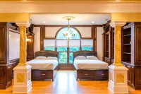 Large House w/ Private pool - perfect for Golfing Groups (12) beds