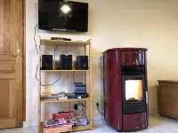 Country house in quiet cul-de-sac, with beautiful view of the Morvan, single storey