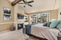 WATER AND GOLF COURSE VIEWS! HOT TUB! GAME ROOM! OUTDOOR DINING!