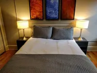 Beautiful 1BR downtown condo near EVERYTHING!